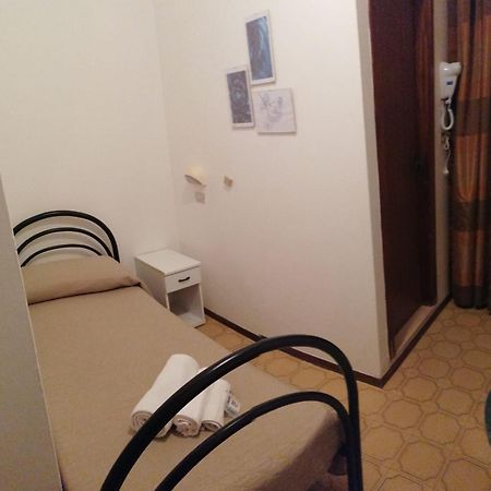 Hotel Magriv Ріміні Екстер'єр фото