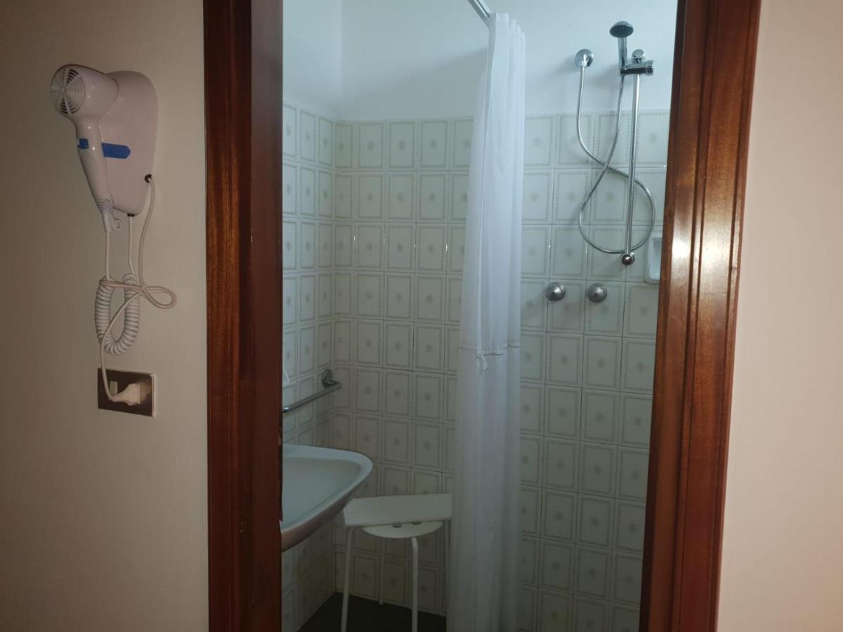 Hotel Magriv Ріміні Екстер'єр фото
