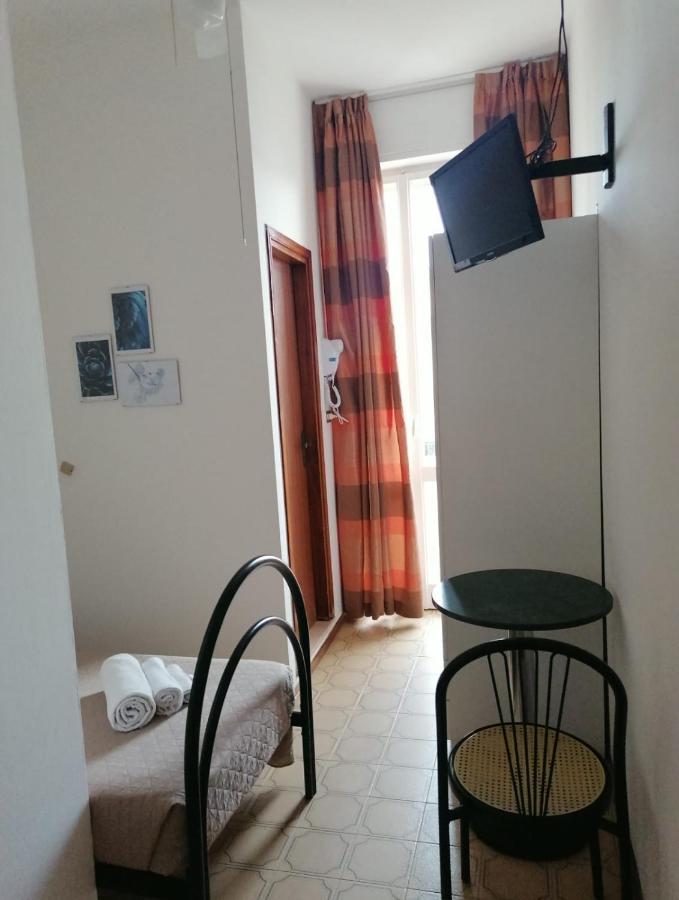 Hotel Magriv Ріміні Екстер'єр фото
