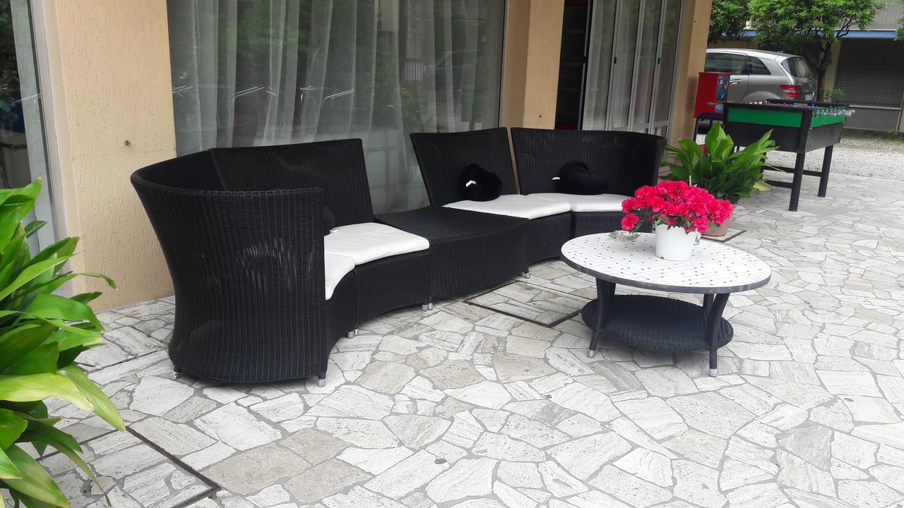 Hotel Magriv Ріміні Екстер'єр фото